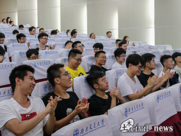 1562483018373082634.jpg 掌声.jpg