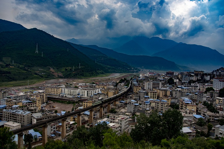 1607386552855033769.jpg 巨龙穿城.jpg